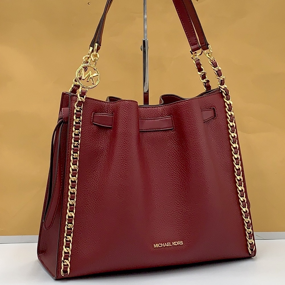 MICHAEL KORS
MINA LARGE BELTED CHAIN SHOULDER BAG DARK CHERRY COLOR - Picture 12 of 16